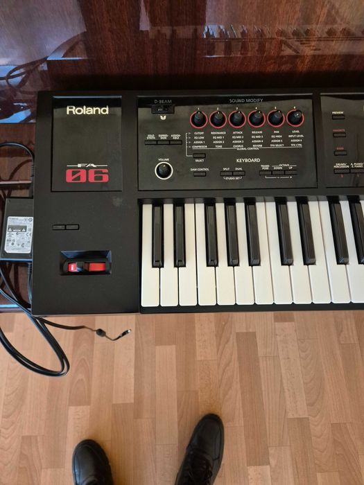 ROLAND-FA 06-Продавам