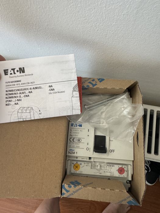 Intrerupator de circuit NZMB1-A100 100A 3P Eaton Siguranta Nou