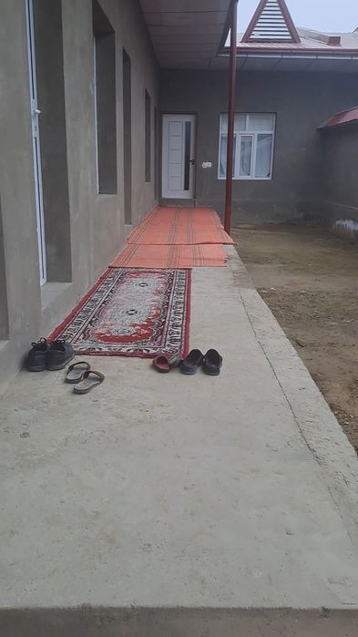 Буссув Гагарида 2 сотиг уй сотилади Назарбек гулчилик.Тарнов тарафда