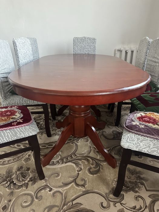 Стол для гостей.