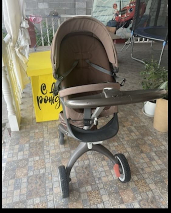 Продам детскую коляску Stokke