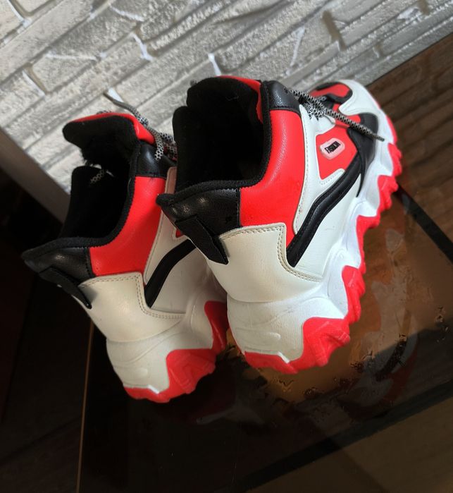 Кроссовки женские