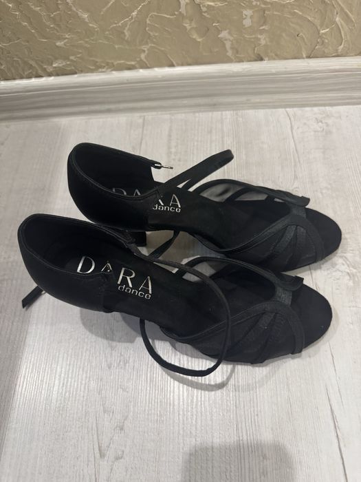 Обувки за латино танци