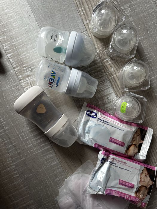 Bineroane si articole bebelusi. Unele nu sunt folosite.