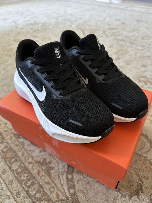 Продам кроссовки Nike, размер 40 . Новые