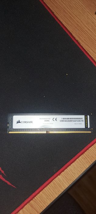 Memorie Corsair 4gb ram ddr4 de calculator