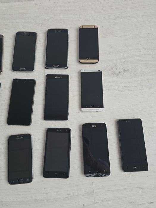 Smartphone-uri en-gros pentru piese, complete, fără defecte majore
