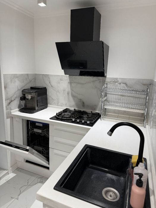 Продаётся 4 х комнатная квартира на 2 этаже 77 серия середина Гагарина