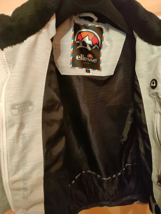 Vând geaca ellesse