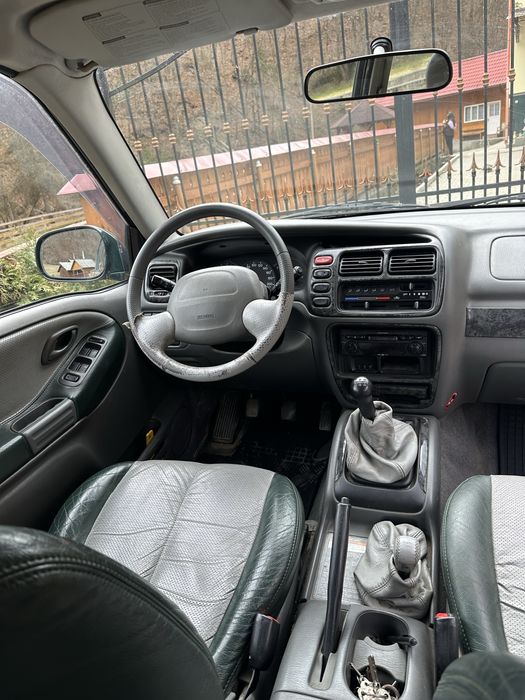 Suzuki Grand Vitara 2,5 Benzina