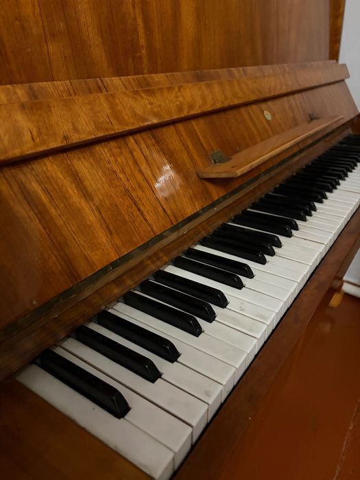Продам свое пианино