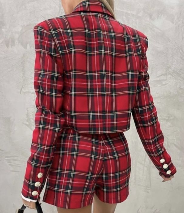 Дамски комплект сако и пола-панталон