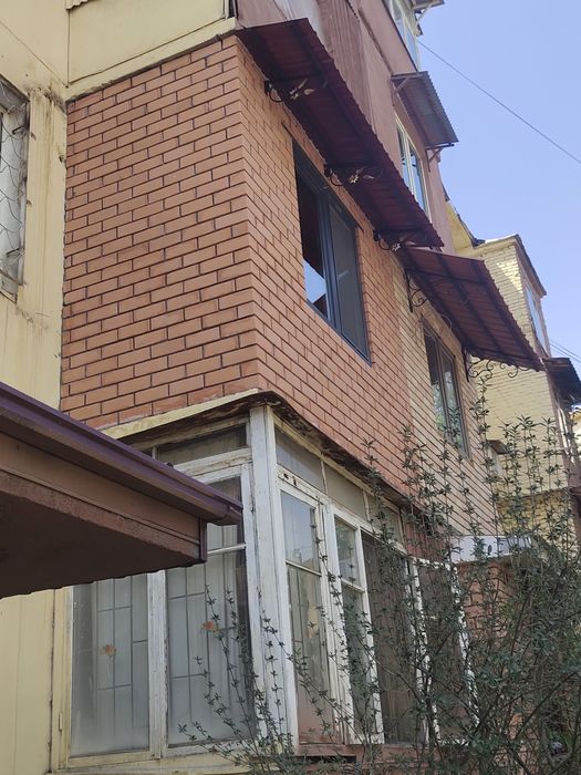 Установка козырьков.  Koziryok ustanovka qilamiz.