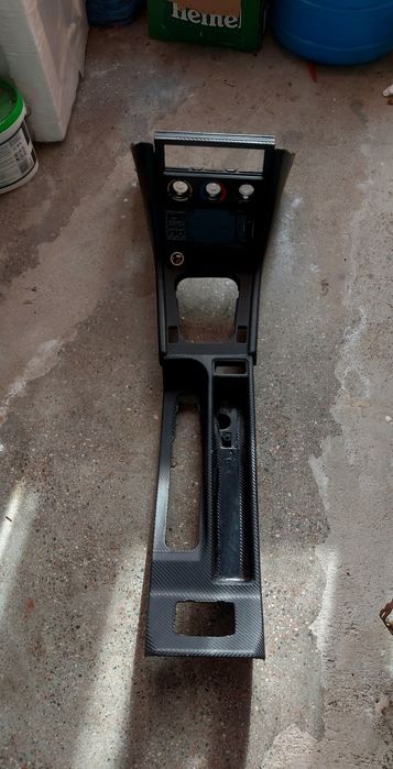 Consola centrală BMW Z3 infoliata stil fibra carbon