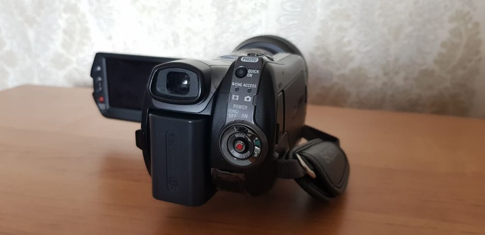 Продам видеокамеру Sony HDR-SR12E. 120 GB.