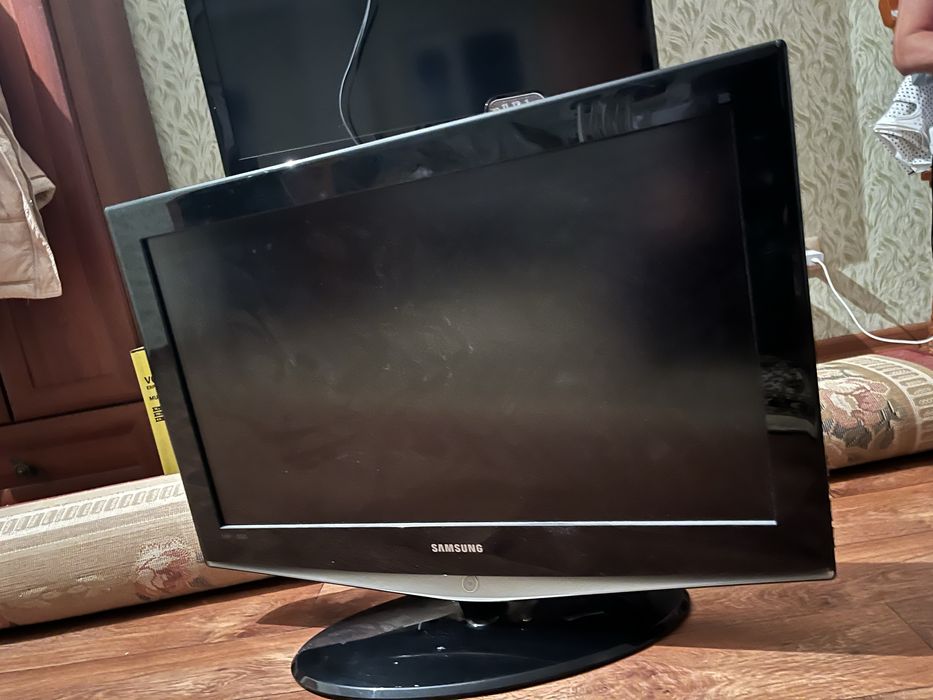 Продаю Телевизор samsung le-32r72b