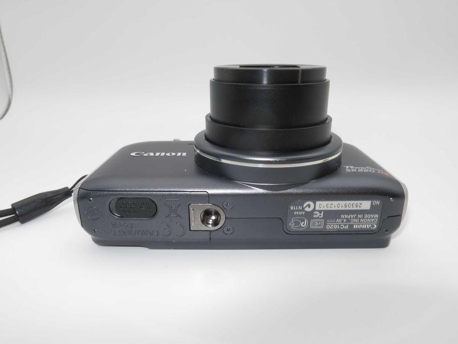 Canon PowerShot SX220 HS ултра компактен цифров фотоапарат с 14x Оптичен Зум, дигитална камера с Full HD в чудесно състояние, работи отлично