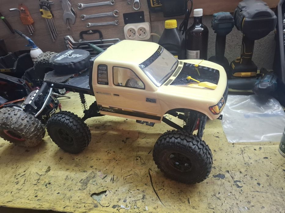 Axial scx 10-2 rc crawler