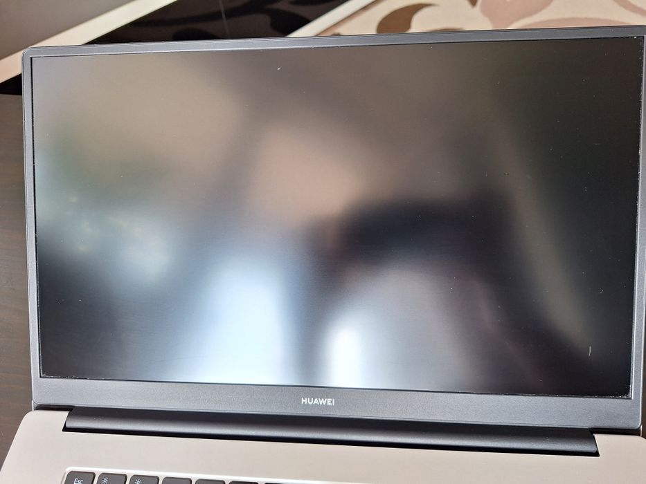 Laptop Huawei MateBook D15 cu procesor AMD Ryzen 5 3500U