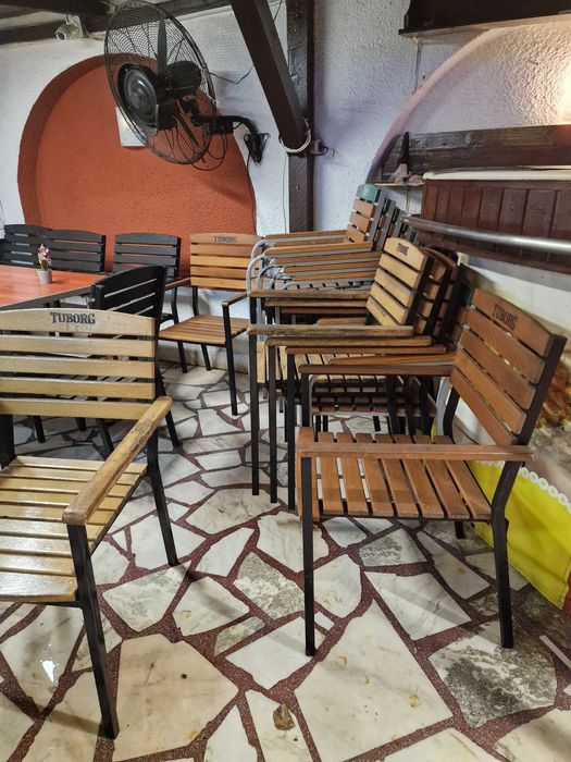 Mobilier restaurant scaune mese vitrine frigorifice frigidere dozator