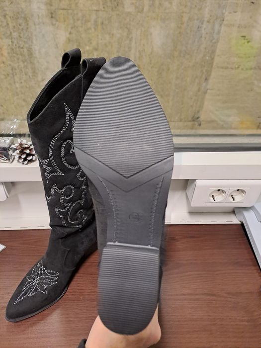 Чисто нови ботуши