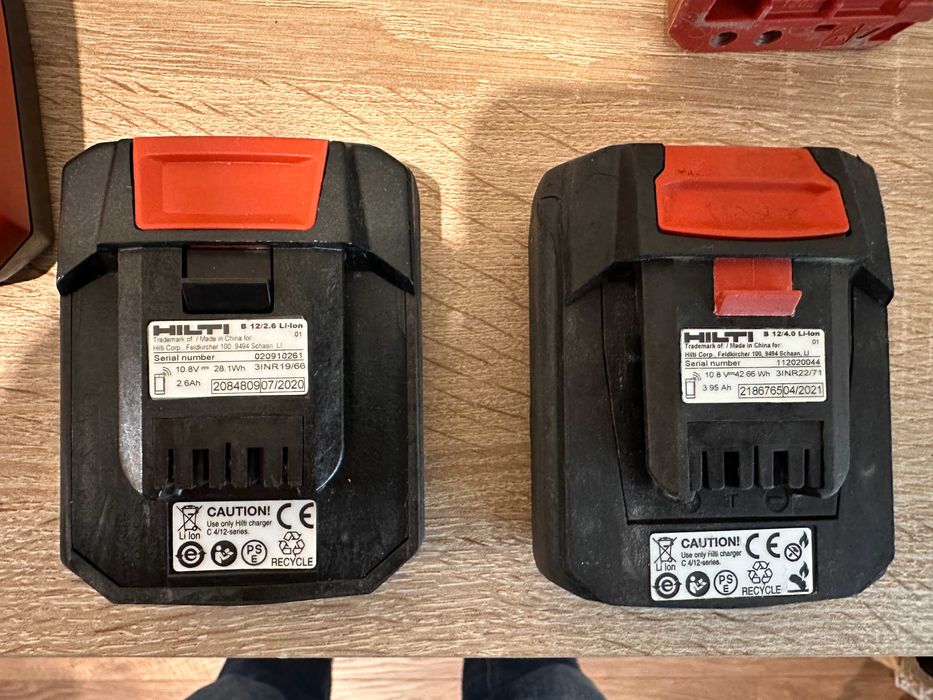 Hilti- батерии и зарядно  12V