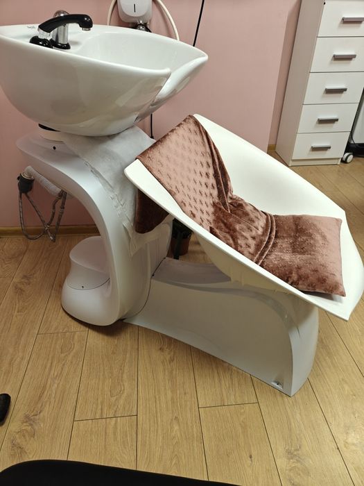 Измивна колона и фризьорски стол