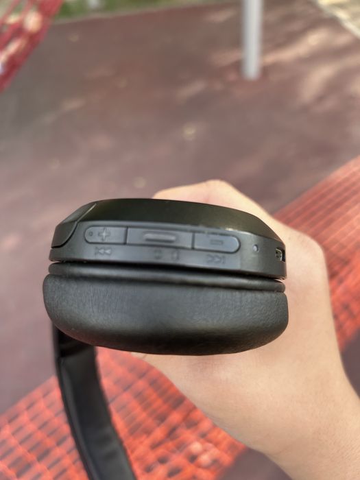 Наушники SONY.