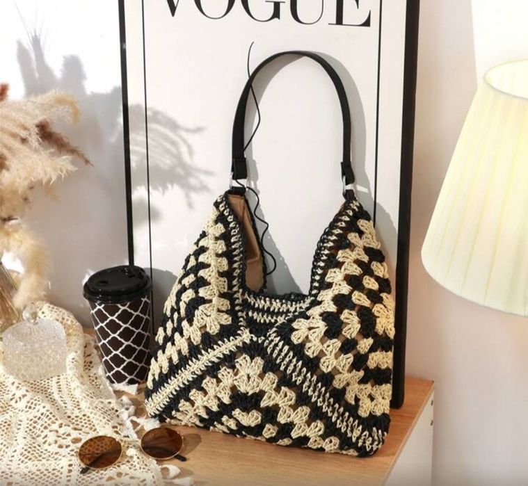 Чанта тип шопър черна с бежово