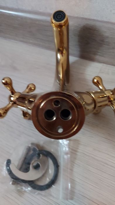 Смесители разные для ванны и кухни