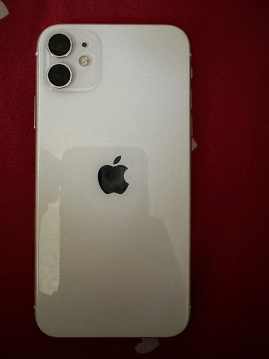 Vând iphone 11.