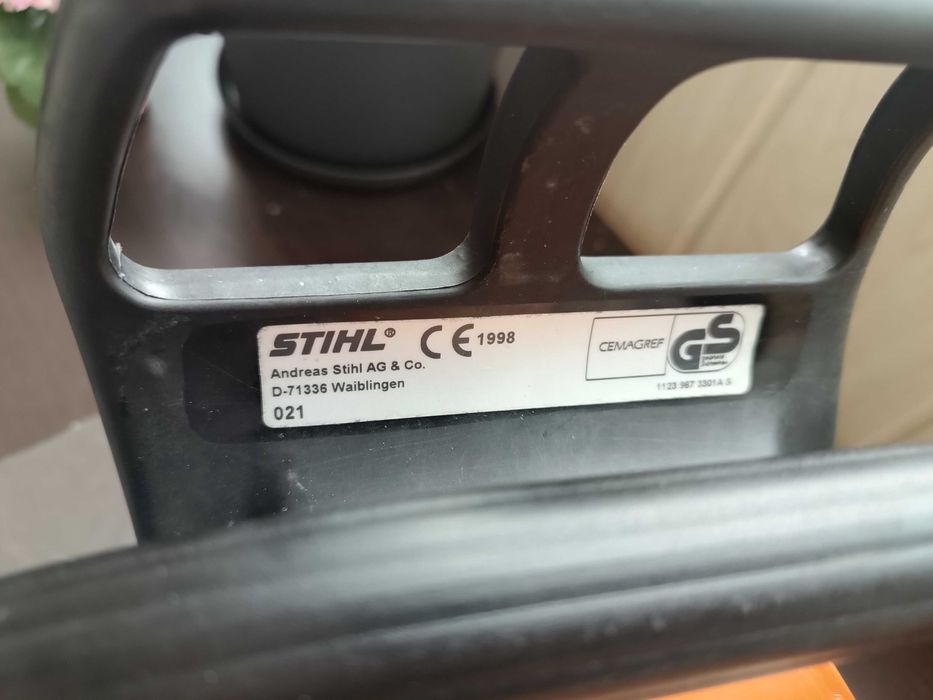 Бензинова резачка Щил 021