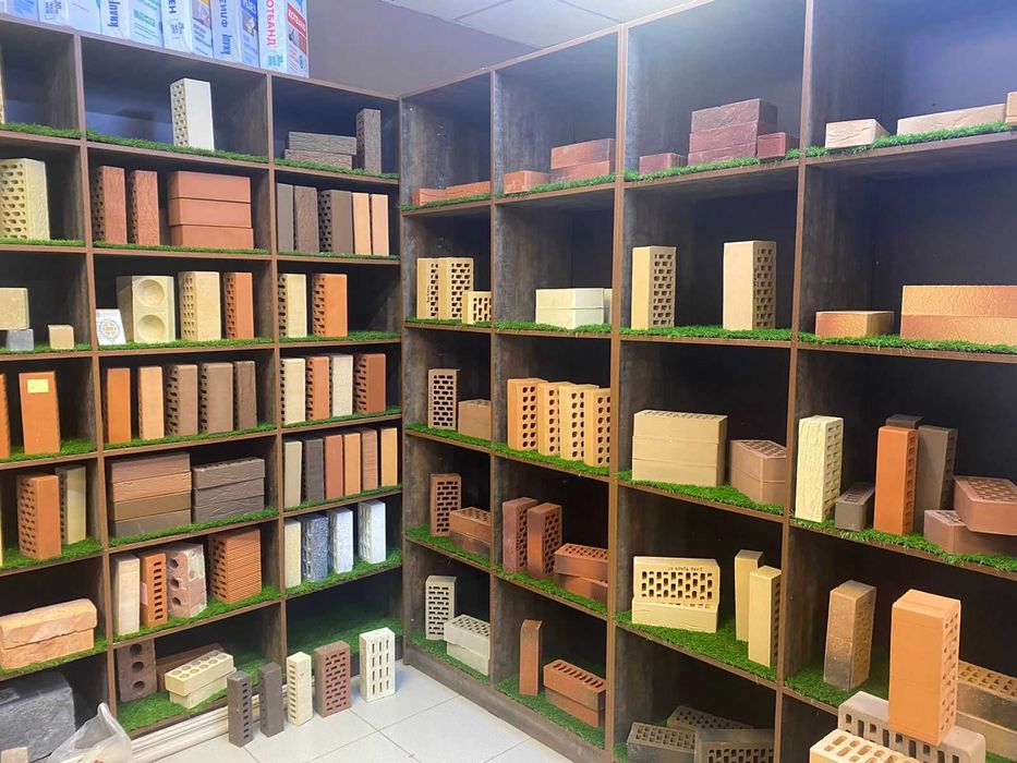 Кирпичи облицовочные и строительные в  наличии