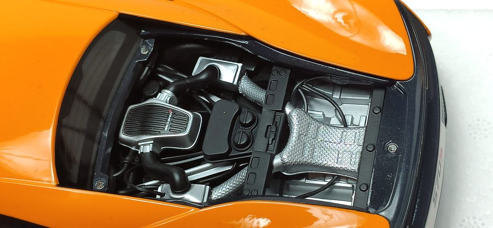 McLaren 570 S - 1:18 AUTOart