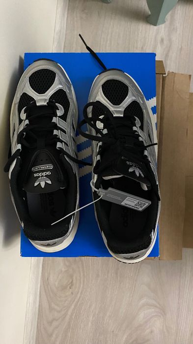 Adidas Ozmillen US 9,5 (42-42,5) черный металлик