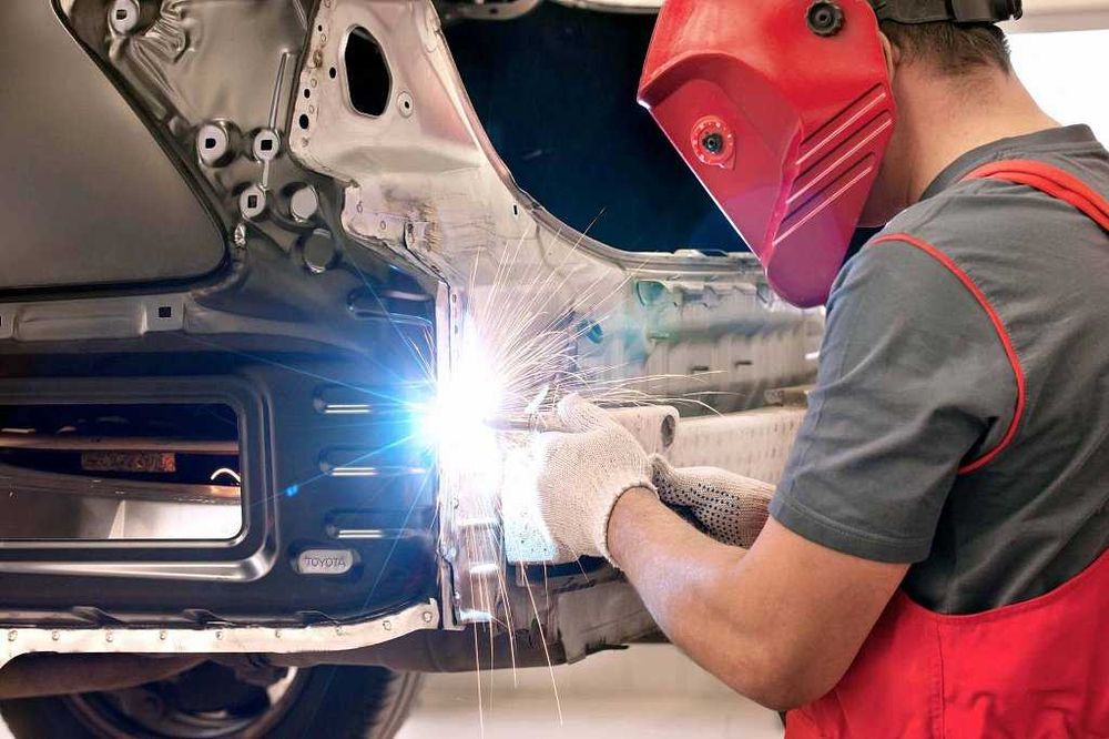 Малярные, костоправные, сварочные работы.