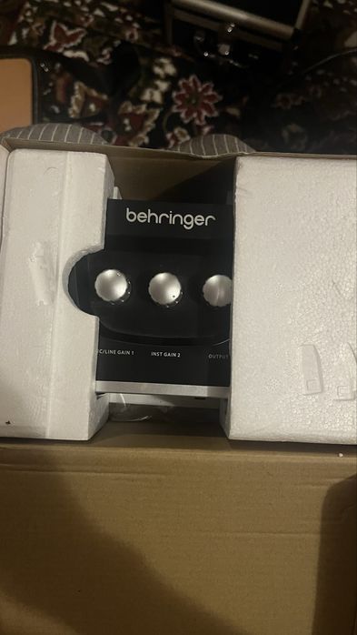 Звуковая карта Behringer U-Phoria UM2