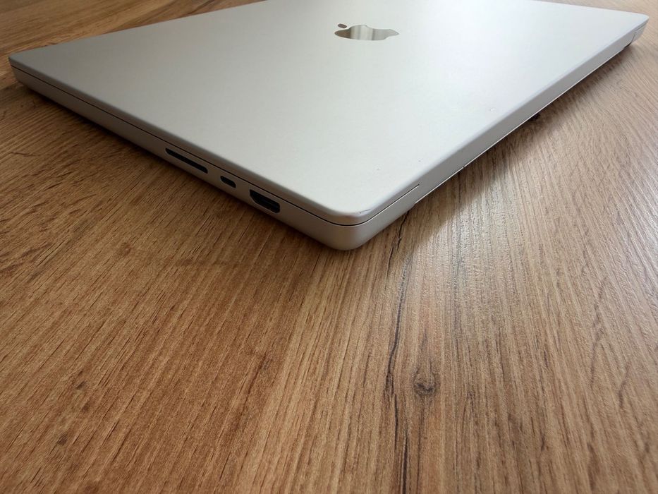 MacBook Pro 16" M4 PRO Chip 14-CPU/20-GPU/24GB RAM/512 SSD