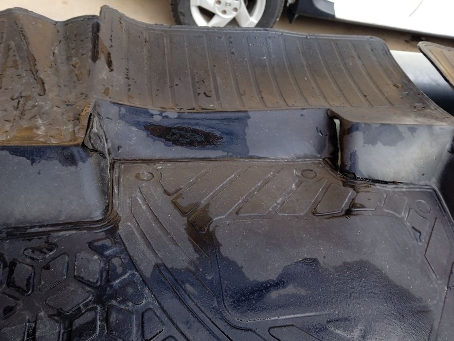 Аатополики резиновые Ларгус Логан