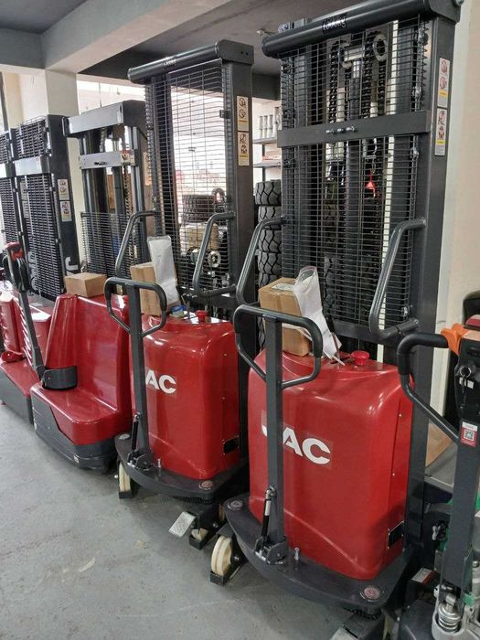 JAC полу-электрический штабелёр 1.5 тонный 3/1,6 метр