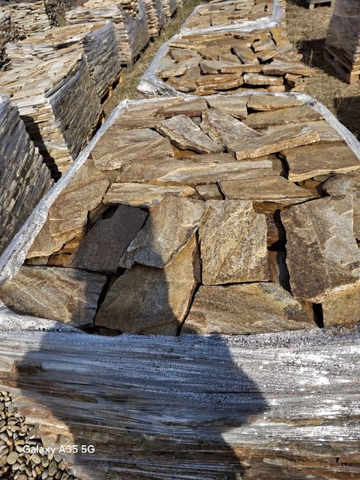 Vând piatra naturala ideală pentru placat