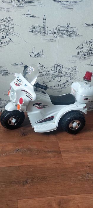 Продам детский электромобиль