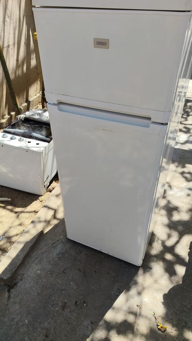 Vând frigider Funcțional Zanussi