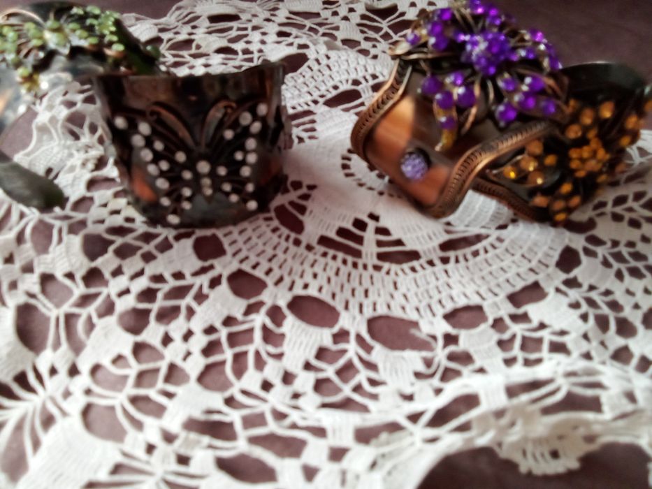 Гривни от кован метал