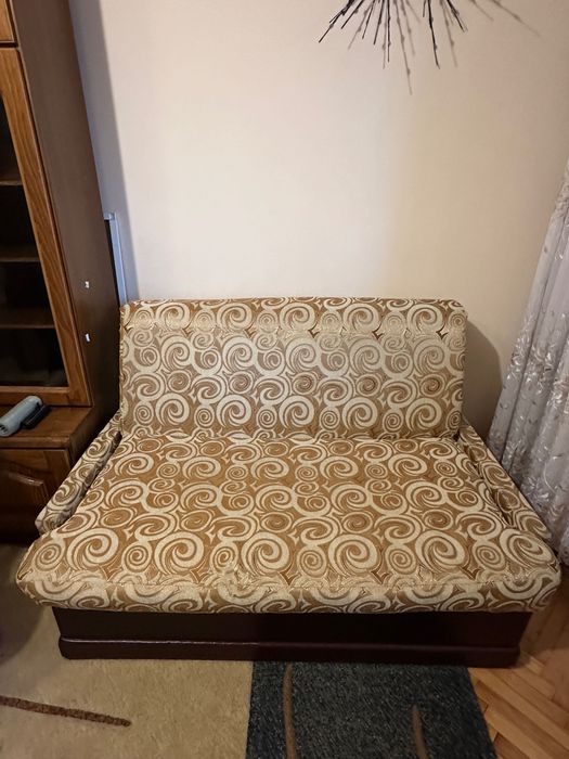 Canapea extensibilã+ spațiu depozitare