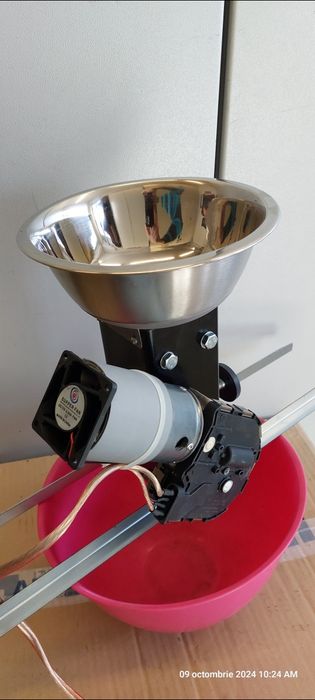 Spărgător de nuci electric