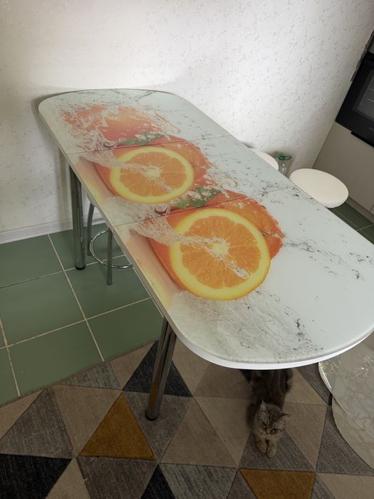 Продам кухонный стеклянный стол