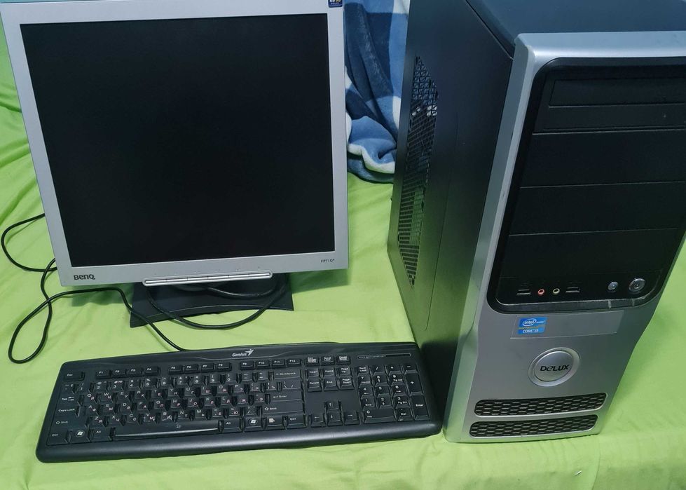 unitate pc complecta monitor si tastatura