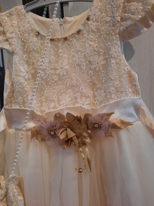 Продам Платье на девочек