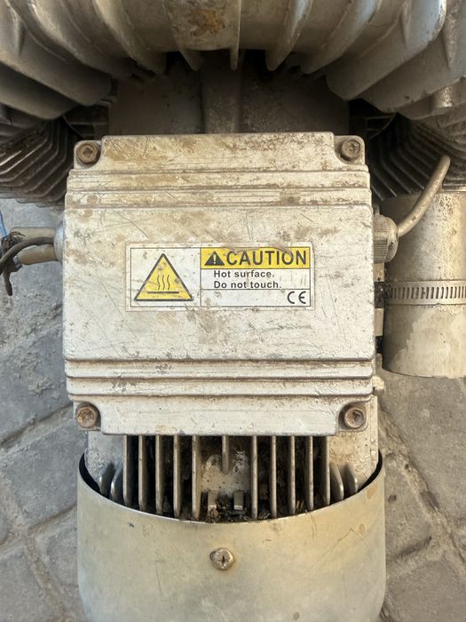 Вихревой вакумный насос